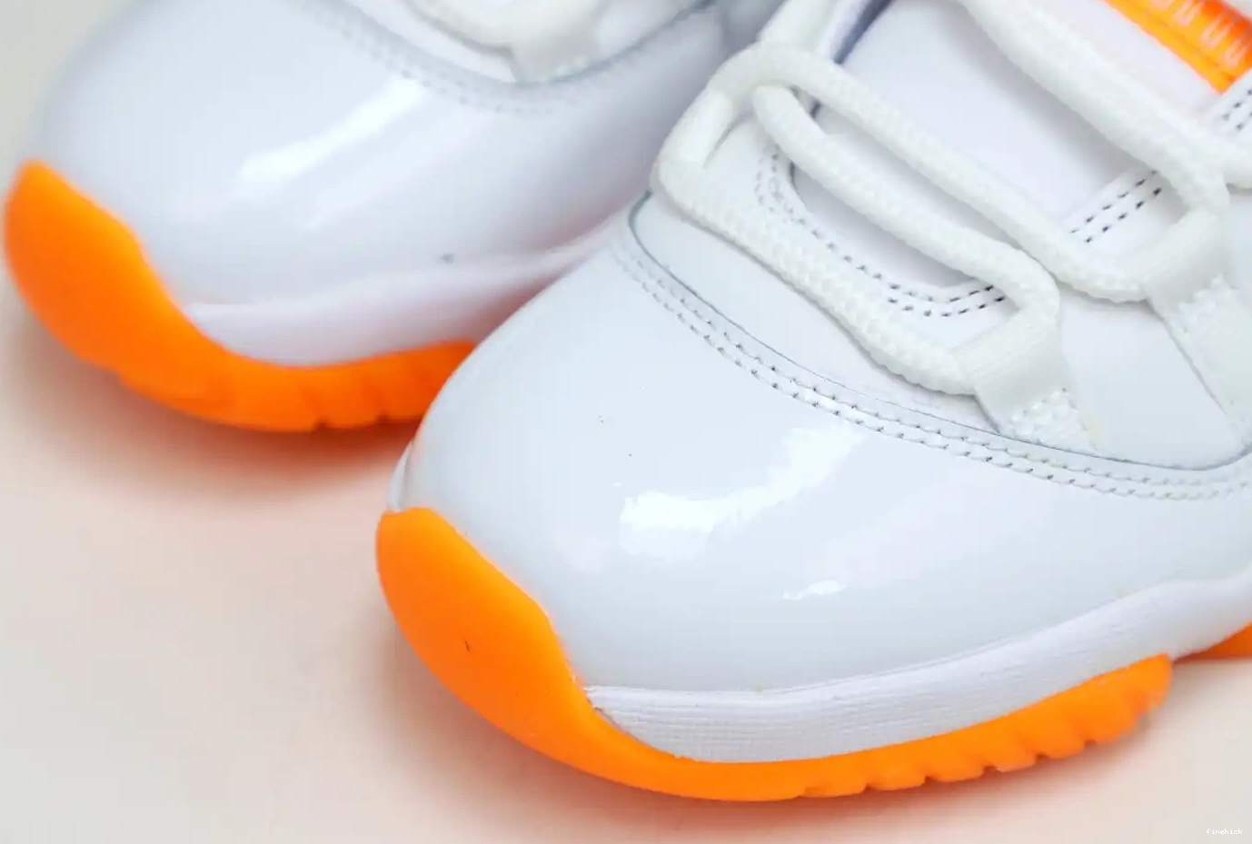 LOW JORDAN RETRO WMNS 11 AIR 'BRIGHT CITRUS' 0523